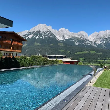 فندق Der Baer 4*